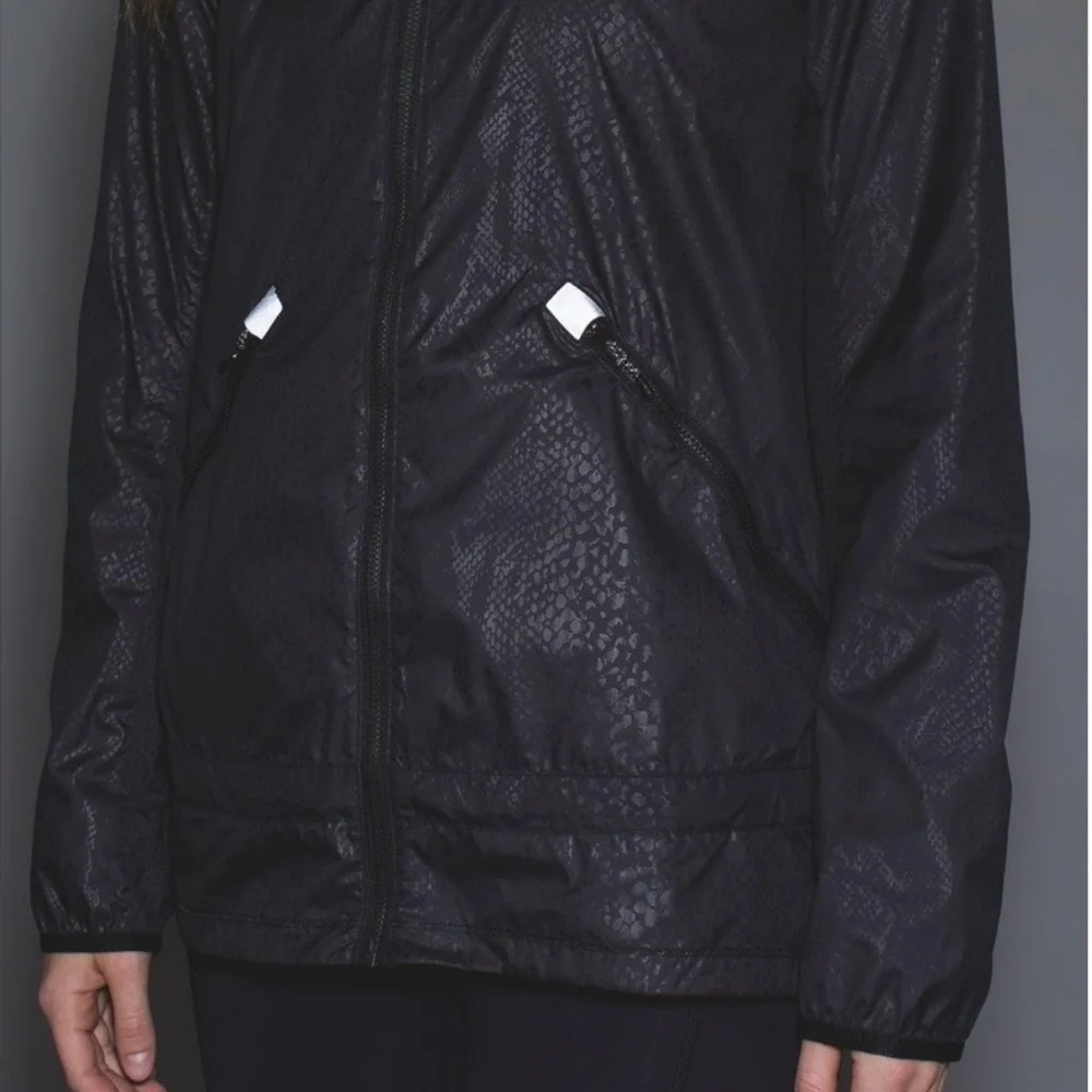 Lululemon Miss Misty women's Desert Snake Embossed Jacket size 4 relaxed fit